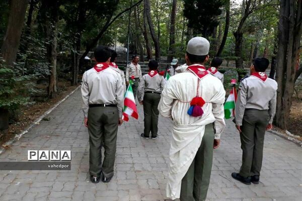 حضوردانش آموزان پسر  کهگیلویه و بویراحمد در اردوی ملی پیشتازان  کشور با لباس بومی و محلی