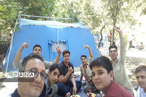 کسب پرچم افتخار خلاقیت و نوآوری توسط دانش آموزان پیشتاز قم