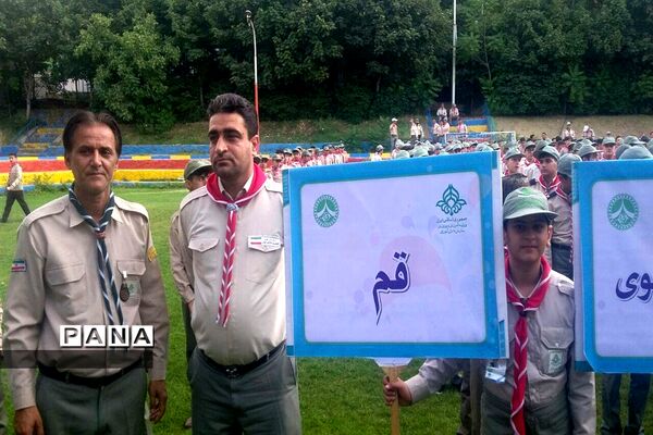 کسب پرچم افتخار خلاقیت و نوآوری توسط دانش آموزان پیشتاز قم