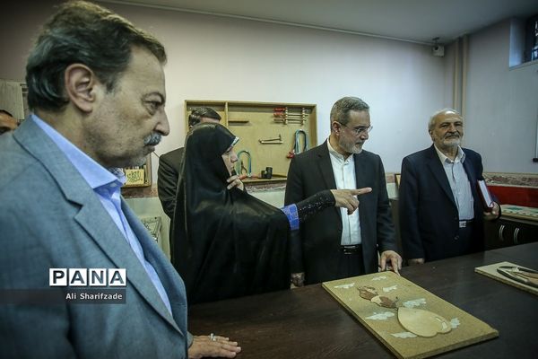 بازدید وزیر آموزش و پرورش از دبیرستان دخترانه متوسطه حضرت ولی عصر(مجری طرح ایران مهارت)