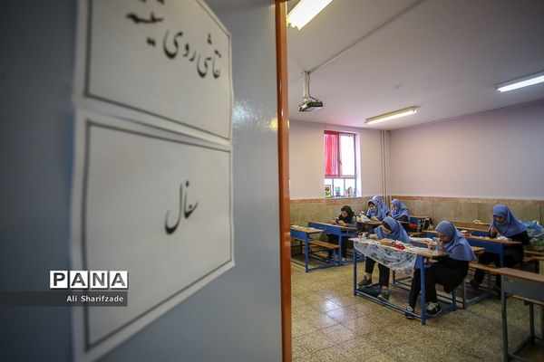 بازدید وزیر آموزش و پرورش از دبیرستان دخترانه متوسطه حضرت ولی عصر(مجری طرح ایران مهارت)