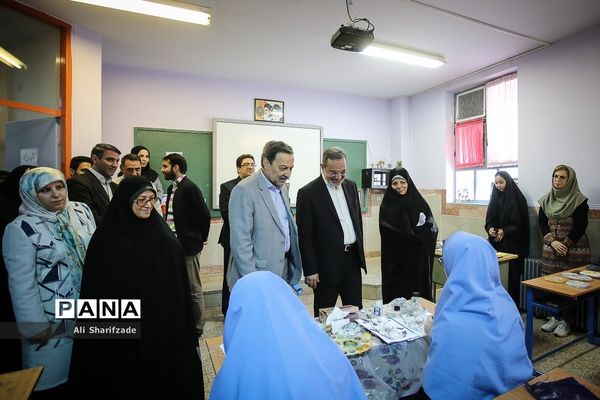 بازدید وزیر آموزش و پرورش از دبیرستان دخترانه متوسطه حضرت ولی عصر(مجری طرح ایران مهارت)