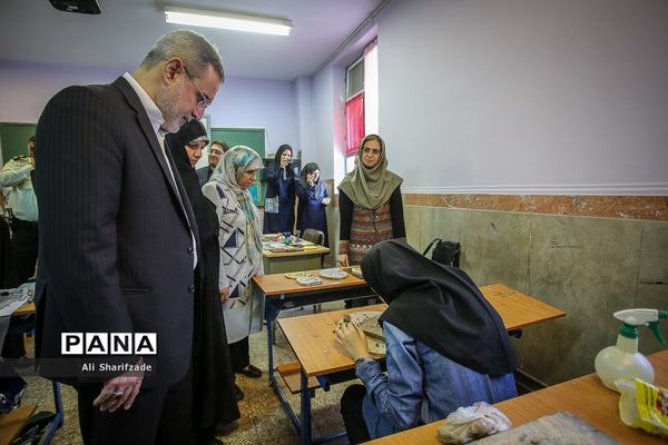 بازدید وزیر آموزش و پرورش از دبیرستان دخترانه متوسطه حضرت ولی عصر(مجری طرح ایران مهارت)