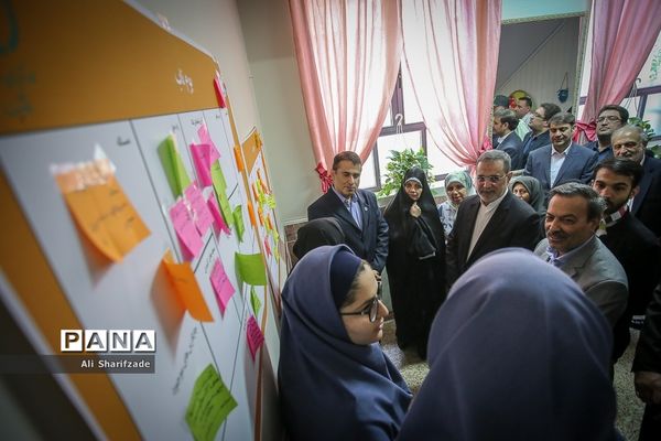 بازدید وزیر آموزش و پرورش از دبیرستان دخترانه متوسطه حضرت ولی عصر(مجری طرح ایران مهارت)