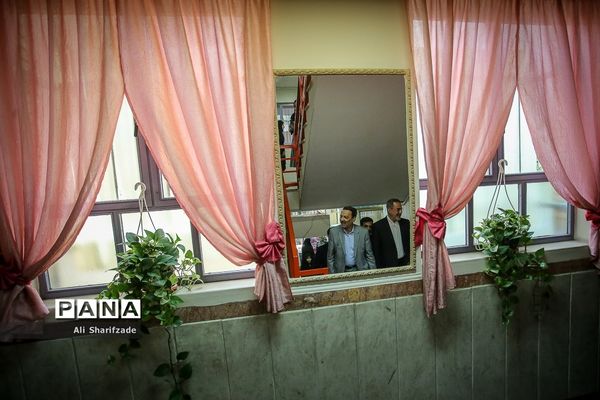 بازدید وزیر آموزش و پرورش از دبیرستان دخترانه متوسطه حضرت ولی عصر(مجری طرح ایران مهارت)