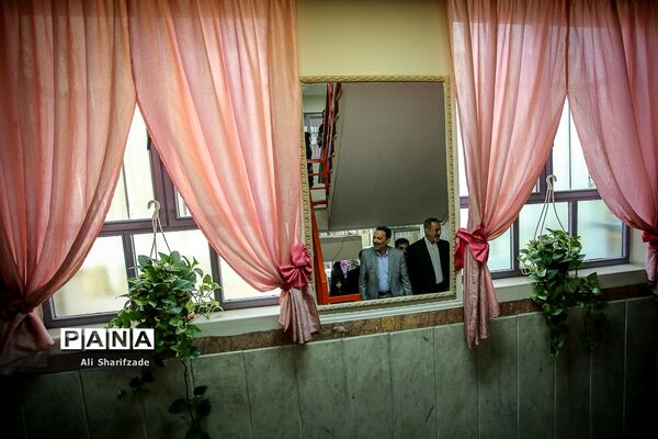 بازدید وزیر آموزش و پرورش از دبیرستان دخترانه متوسطه حضرت ولی عصر(مجری طرح ایران مهارت)