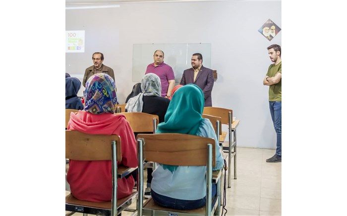 داوران دانش آموز با دبیر جشنواره کودک و نوجوان دیدار کردند