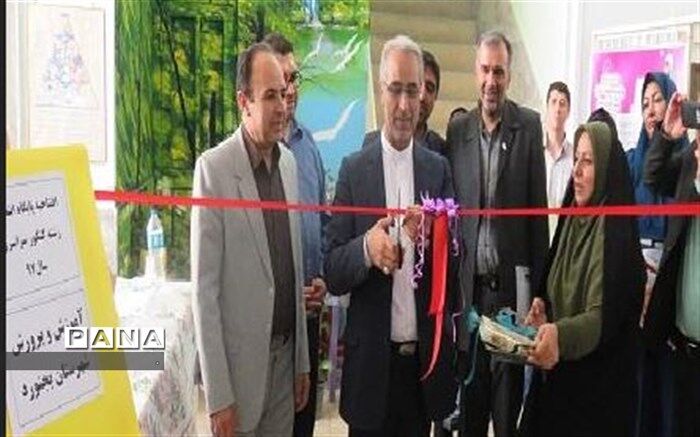 پایگاه انتخاب رشته کنکور سراسری 97 با حضور فرماندار و مدیر و معاون آموزش و پرورش بجنورد افتتاح شد.