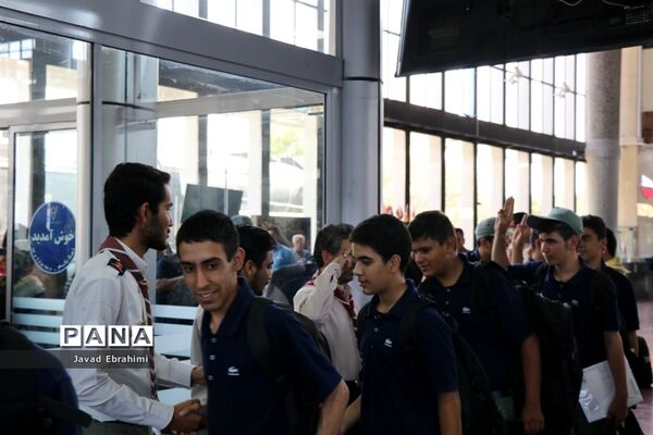 استقبال از دانش آموزان پیشتاز خراسان رضوی در راه آهن مشهد