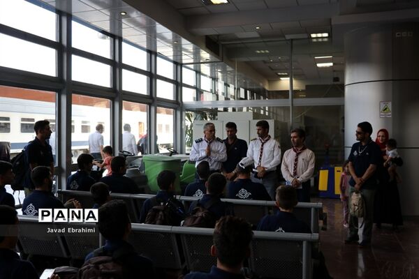 استقبال از دانش آموزان پیشتاز خراسان رضوی در راه آهن مشهد