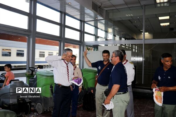 استقبال از دانش آموزان پیشتاز خراسان رضوی در راه آهن مشهد