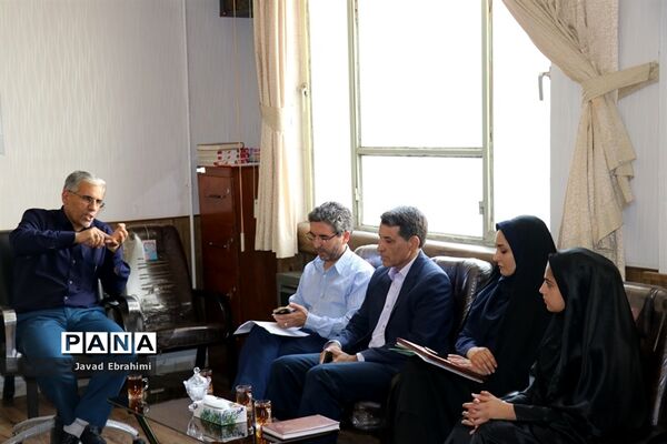 نشست نمایندگان مجلس دانش آموزی در سازمان دانش آموزی خراسان رضوی
