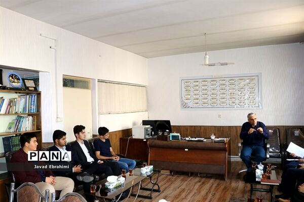 نشست نمایندگان مجلس دانش آموزی در سازمان دانش آموزی خراسان رضوی