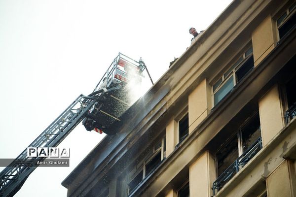 اطفا حریق ساختمان شرکت توسعه صنایع نفت قشم