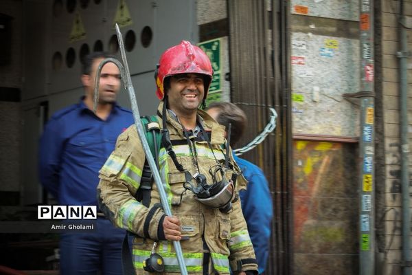 اطفا حریق ساختمان شرکت توسعه صنایع نفت قشم