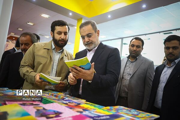 افتتاح ششمین نمایشگاه ایران نوشت