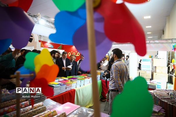 افتتاح ششمین نمایشگاه ایران نوشت