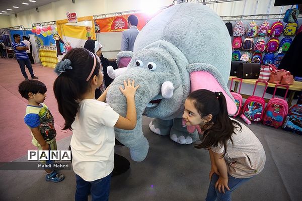 افتتاح ششمین نمایشگاه ایران نوشت