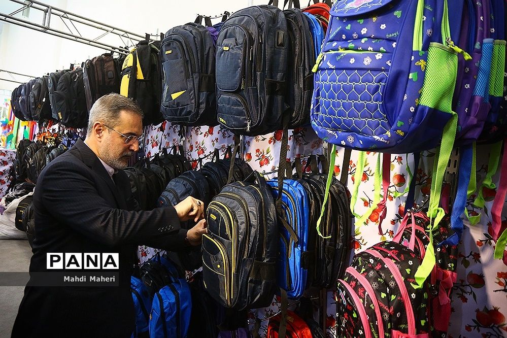 افتتاح ششمین نمایشگاه ایران نوشت