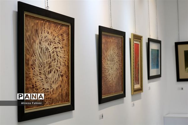 نمایشگاه نقاشی‌خط