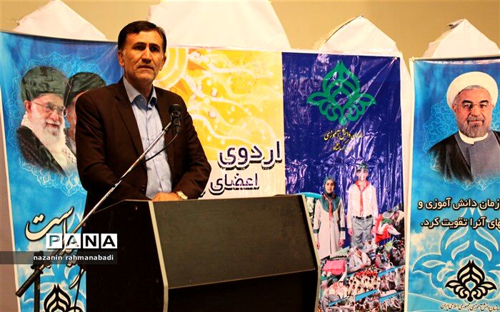 دانش آموز پیشتاز باید امید و نشاط را به مدرسه بیاورد