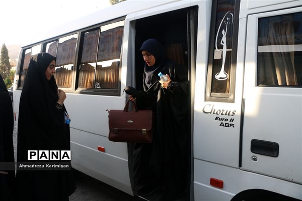 بازدید نمایندگان مجلس دانش آموزی از شاهچراغ و حافظیه