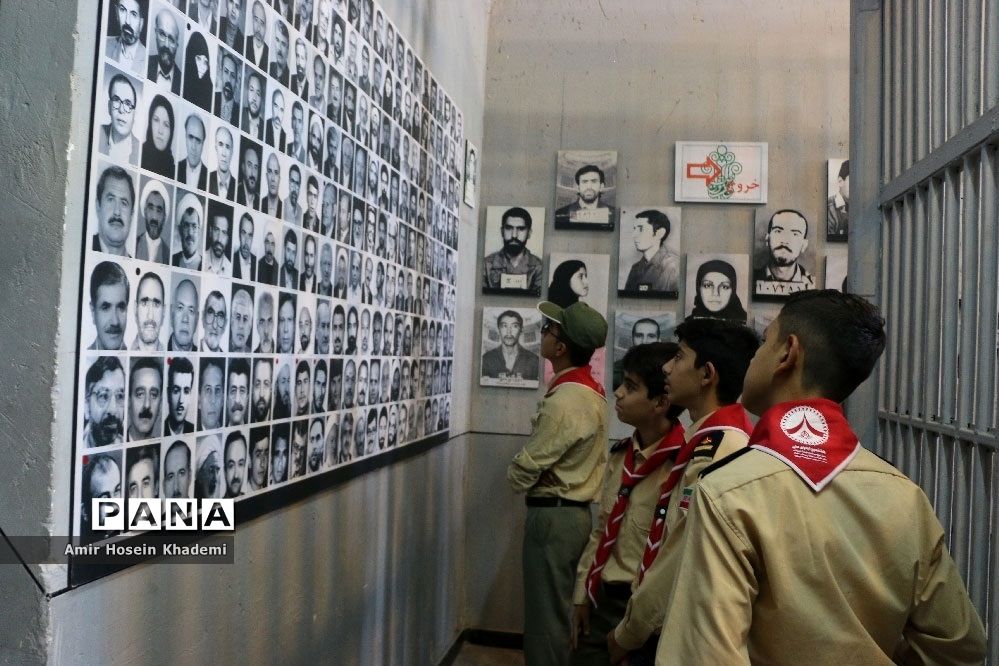 دومین نمایشگاه پوسترهای آزادگان در باغ موزه قصر افتتاح می شود