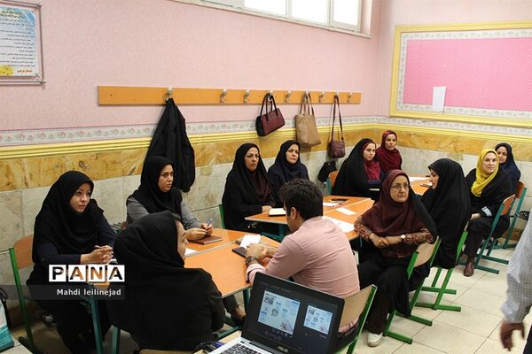 برگزاری جلسه تقویت حرفه ای  معلمان دوره اول ابتدایی استان البرز در مدرسه نرجس کرج