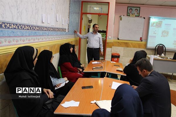 برگزاری جلسه تقویت حرفه ای  معلمان دوره اول ابتدایی استان البرز در مدرسه نرجس کرج