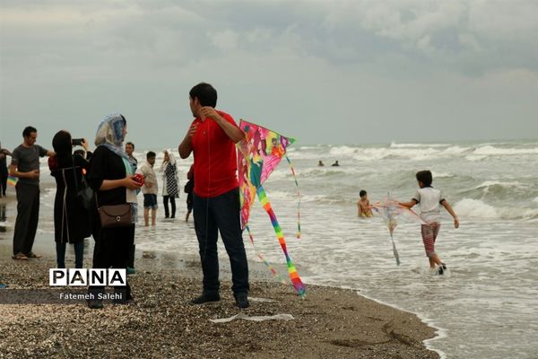 جشنواره بادبادک‌ها در محمودآباد