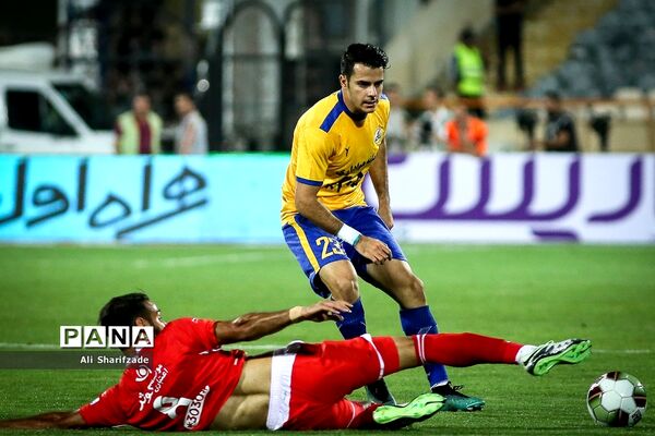 دیدار تیم‎های  پرسپولیس تهران و نفت مسجد سلیمان