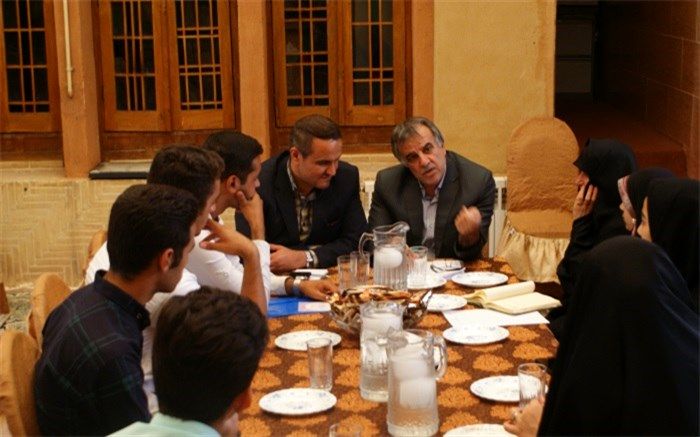 تامین لوازم التحریر دانش آموزان بی بضاعت استان یزد