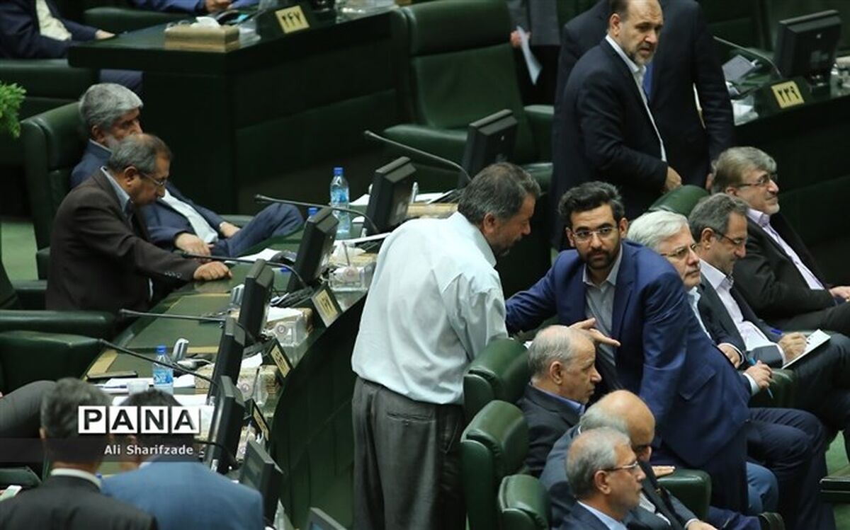 فحاشی و درگیری شدید بین موافق و مخالف استیضاح ربیعی