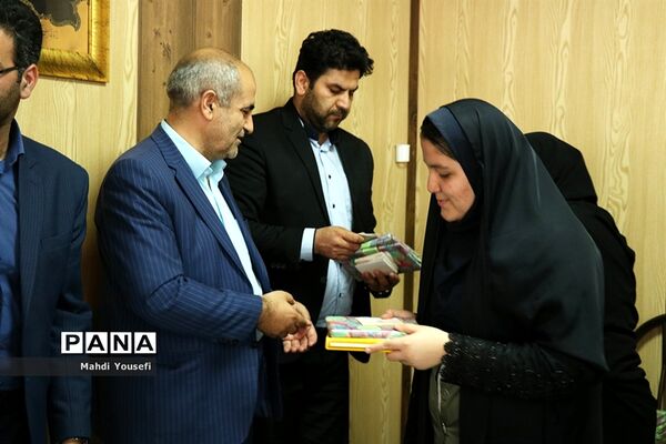 نشست صمیمی خبرنگاران پانا با مدیر کل آموزش و پرورش آذربایجان شرقی به مناسبت روز خبرنگار