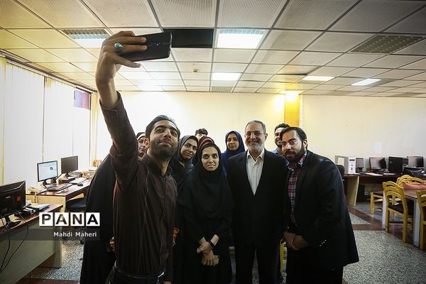 بازدید وزیر آموزش و پرورش از باشگاه خبرنگاران جوان