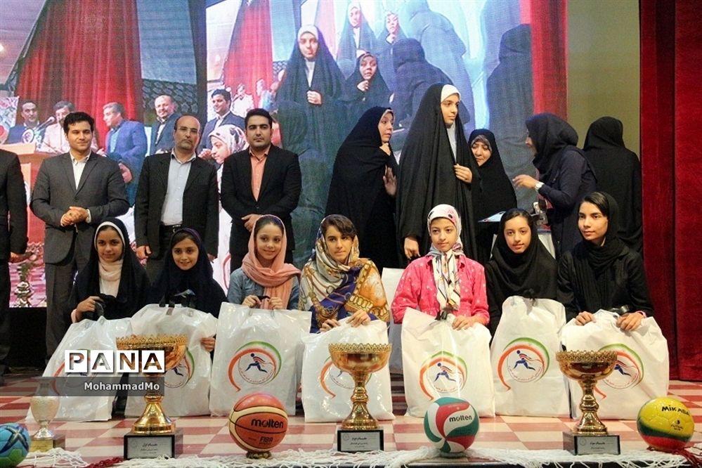 مراسم تجلیل از قهرمانان و مدال آوران آموزش و پرورش ناحیه 1 ری