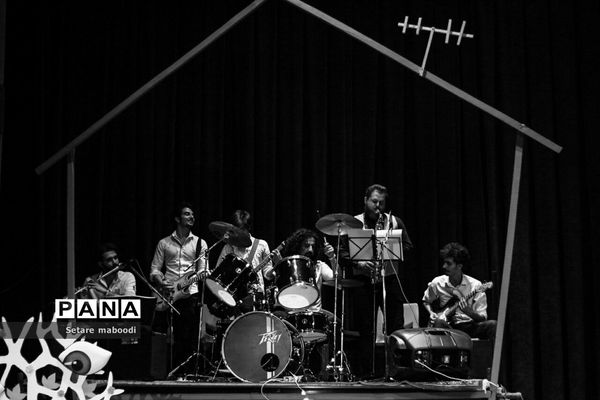 کنسرت نمایش «الیسا در مزرعه جرج»