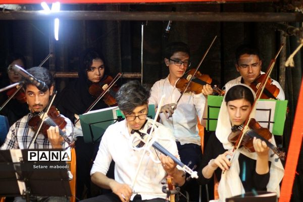 کنسرت نمایش «الیسا در مزرعه جرج»