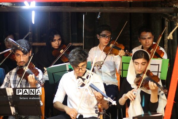 کنسرت نمایش «الیسا در مزرعه جرج»