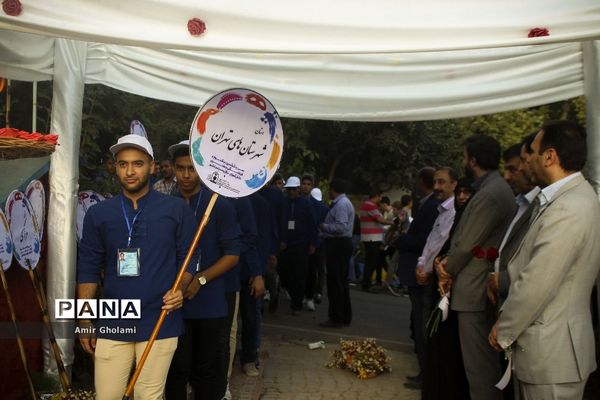 آیین استقبال دانش آموزان پسر شرکت کننده در سی و ششمین جشنواره فرهنگی، هنری سراسر کشور