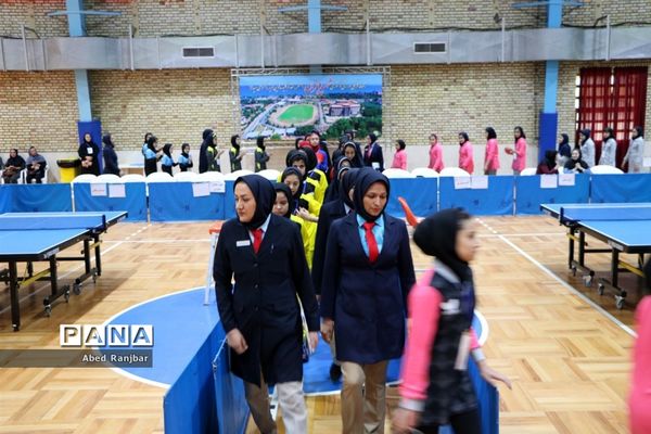 رقابت دانش‌آموزان در رشته تنیس‌روی‌میز در مسابقات دانش‌آموزی مقطع ابتدایی