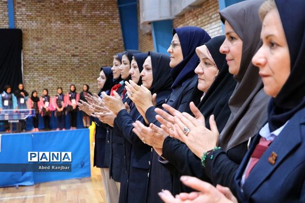 رقابت دانش‌آموزان در رشته تنیس‌روی‌میز در مسابقات دانش‌آموزی مقطع ابتدایی