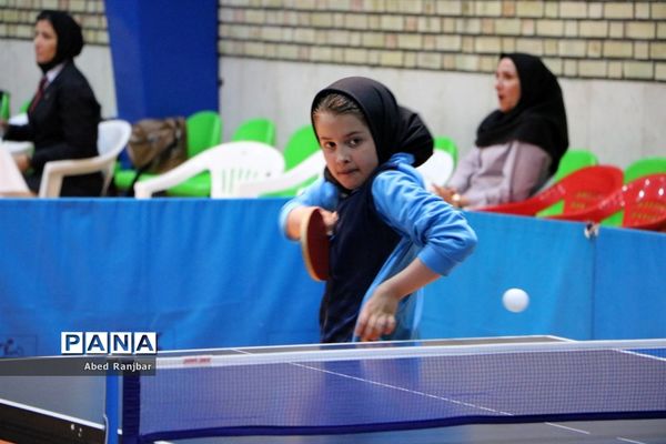 رقابت دانش‌آموزان در رشته تنیس‌روی‌میز در مسابقات دانش‌آموزی مقطع ابتدایی