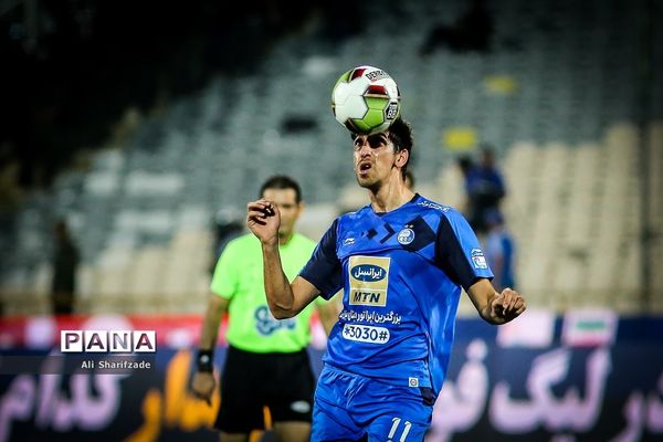 دیدار تیم های استقلال و تراکتورسازی