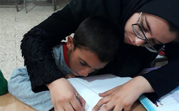 لذت‌بخش‌ترین لحظه‌ زندگی‌ام زمانی است که بچه‌ها روی تخته می‌نویسند: «خانم دوستت داریم»