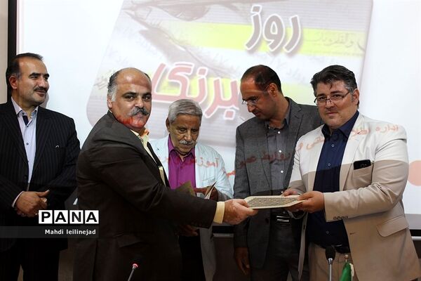 نشست خبری مدیرکل آموزش و پرورش البرز همراه با تقدیر از اصحاب رسانه استان
