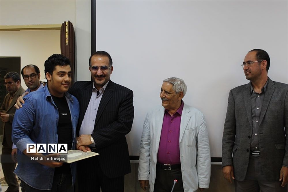 نشست خبری مدیرکل آموزش و پرورش البرز همراه با تقدیر از اصحاب رسانه استان