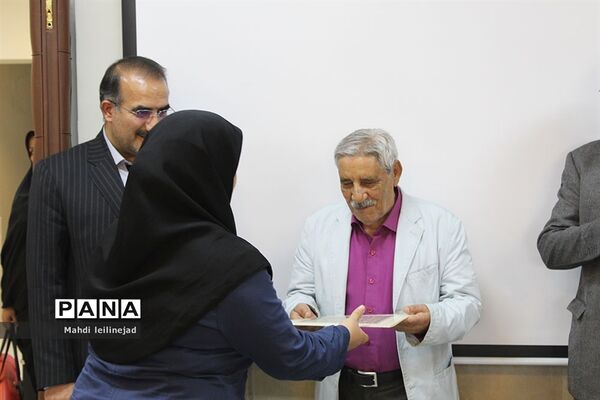 نشست خبری مدیرکل آموزش و پرورش البرز همراه با تقدیر از اصحاب رسانه استان