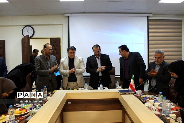 نشست خبری مدیرکل آموزش و پرورش البرز همراه با تقدیر از اصحاب رسانه استان