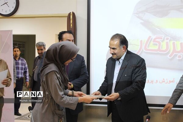 نشست خبری مدیرکل آموزش و پرورش البرز همراه با تقدیر از اصحاب رسانه استان